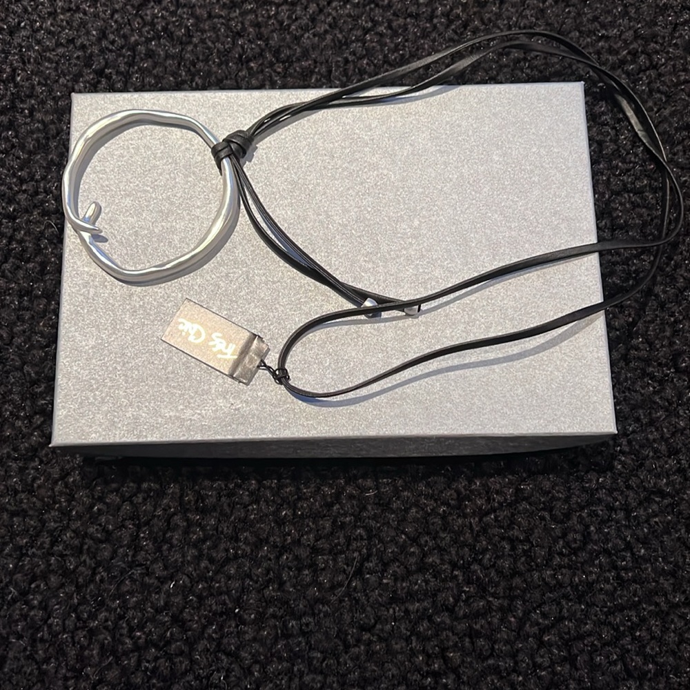 NWT Women’s Fashion Necklace Black/Silver 20.5” With Box